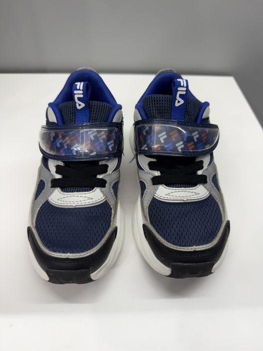 Продам детские кроссовки Fila
