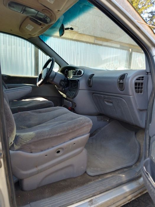 Додж caravan 1999г.в.