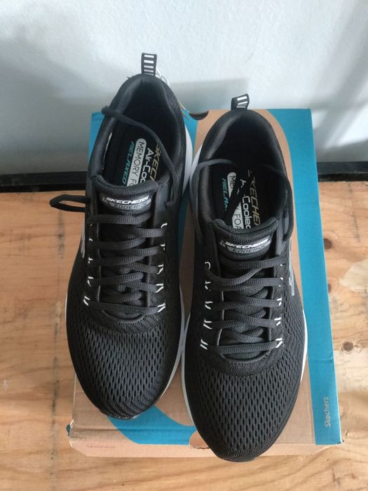 Продам обувь Skechers