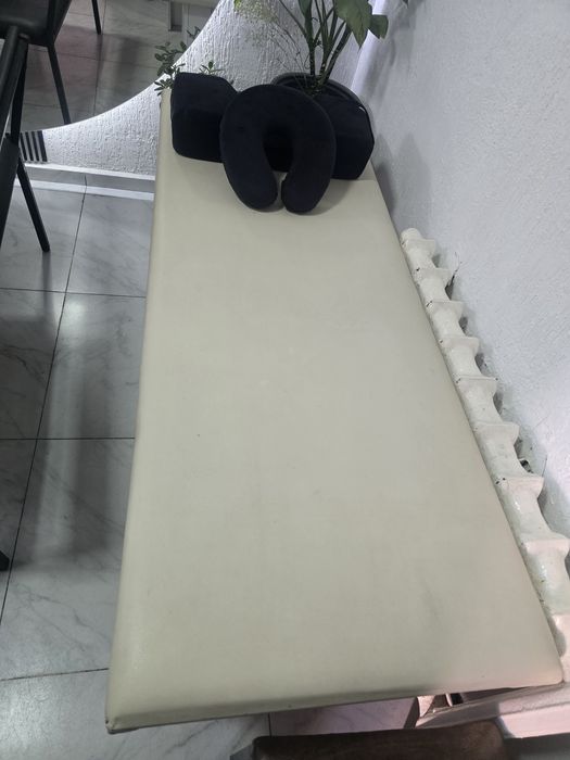 Продам Кушетку и подушки