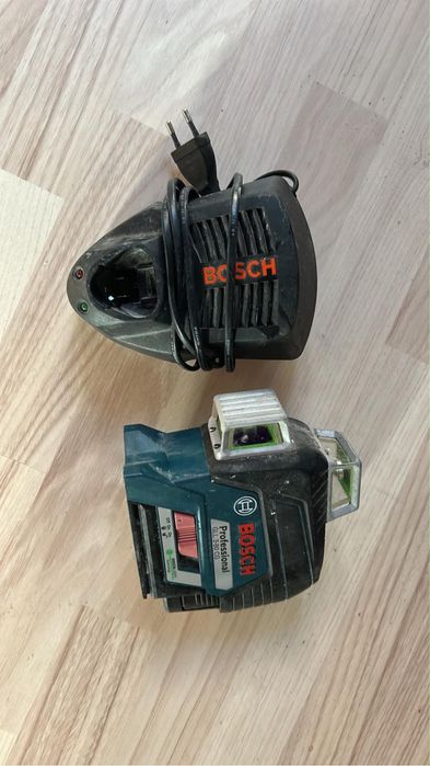 Laser Bosch 360 grade +incarcator+baterie