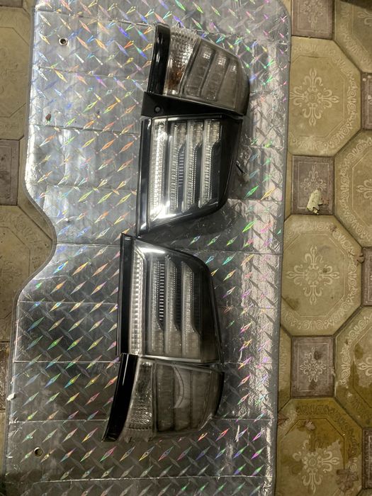 задние фонари на 570 лексус