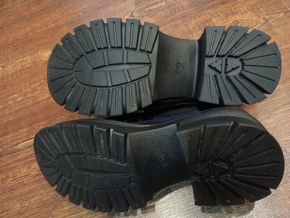 Бесплатно Лоферы 36р-р.