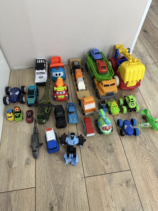 Машинки игрушечные