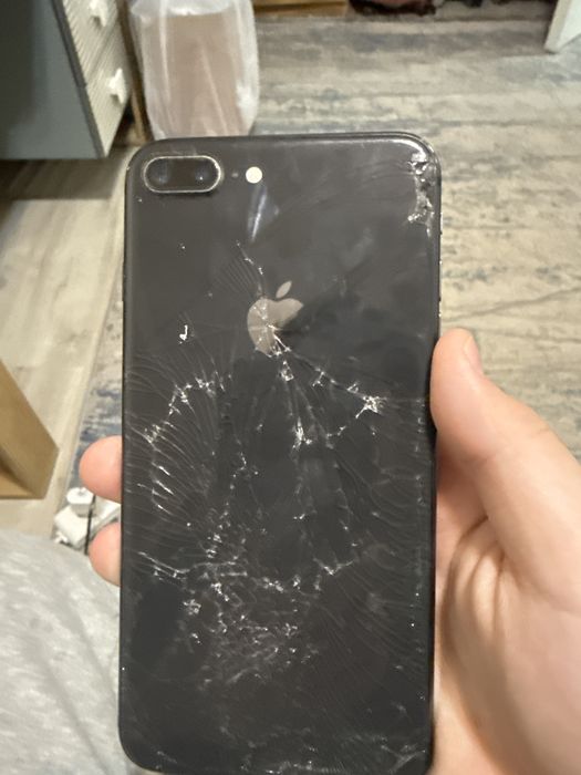 Айфон 8+ корпус разбит