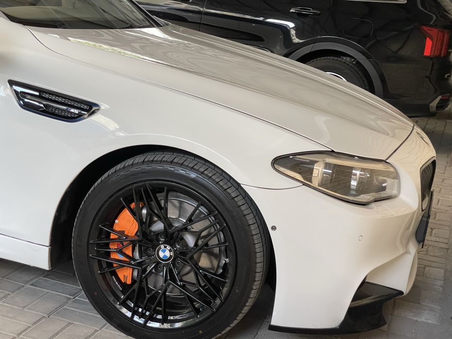 BMW F10 Рейсталинг М5 куринишда