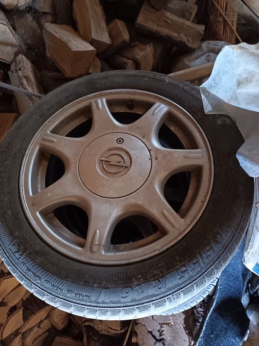 Продавам гуми за опел, с джанти те летни са, стават за още един сезон