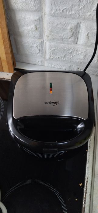 Продам вафельницу новая!