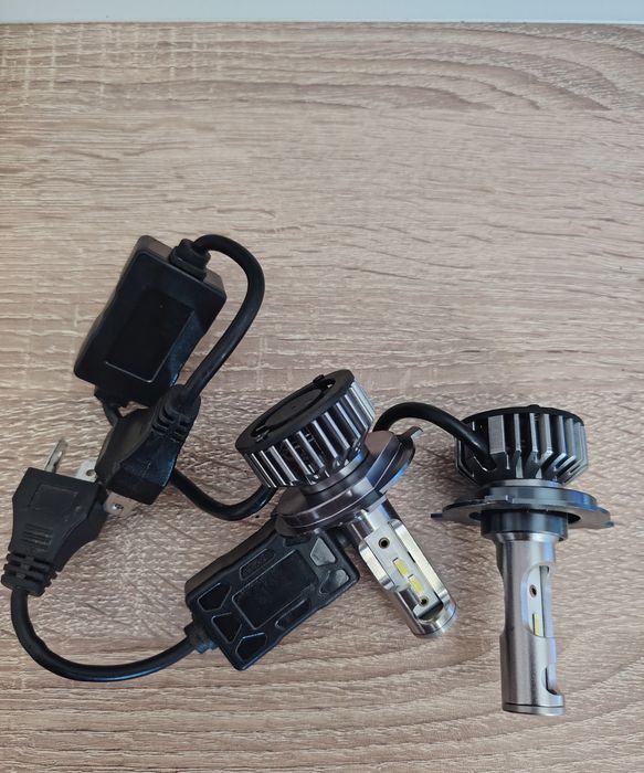 LED лампи за кола H4