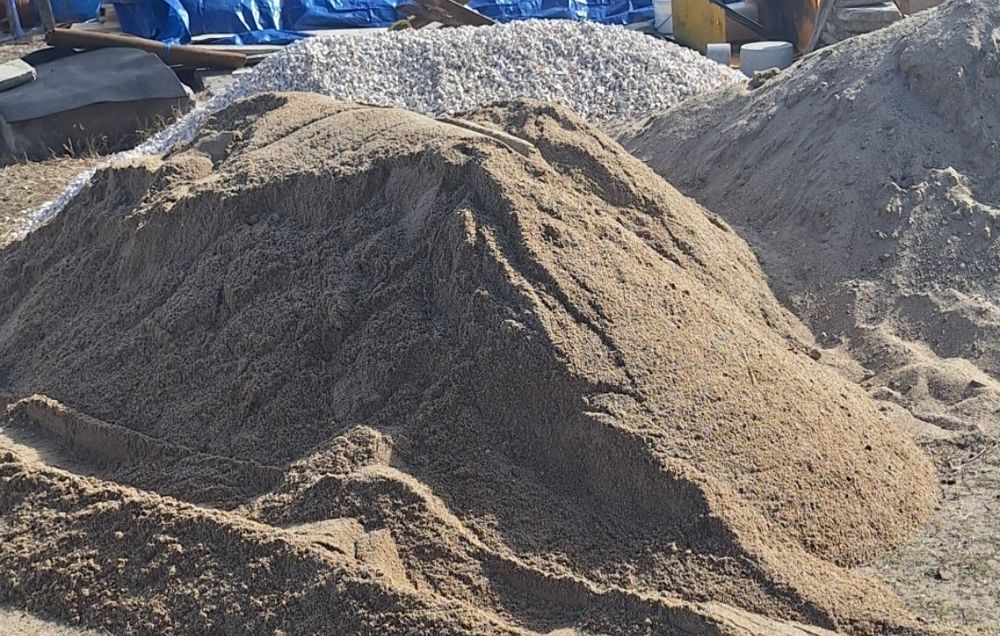 Доставка на пясък земновлажен бетон ,филц  ,чакъл