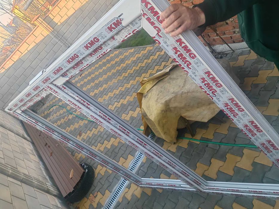 ПВЦ Дограма с размери В1790мм Ш1900мм двете крила се отварят