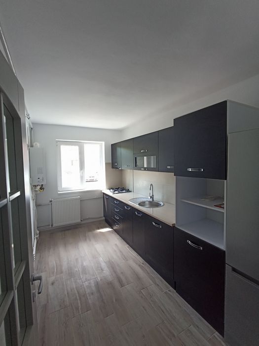 Vând apartament cu 3 camere