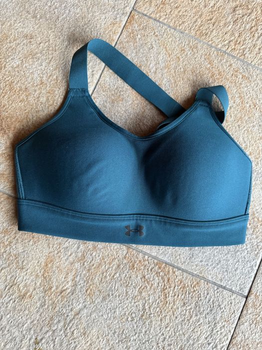 Спортен сутиен underarmour