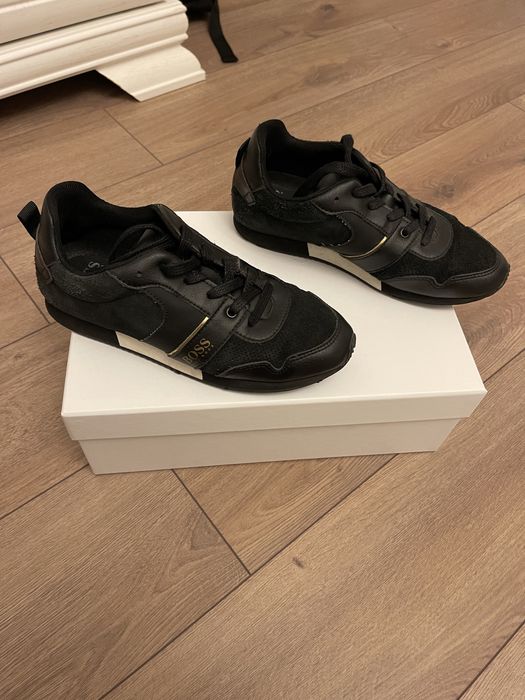 Adidasi Boss marimea 35