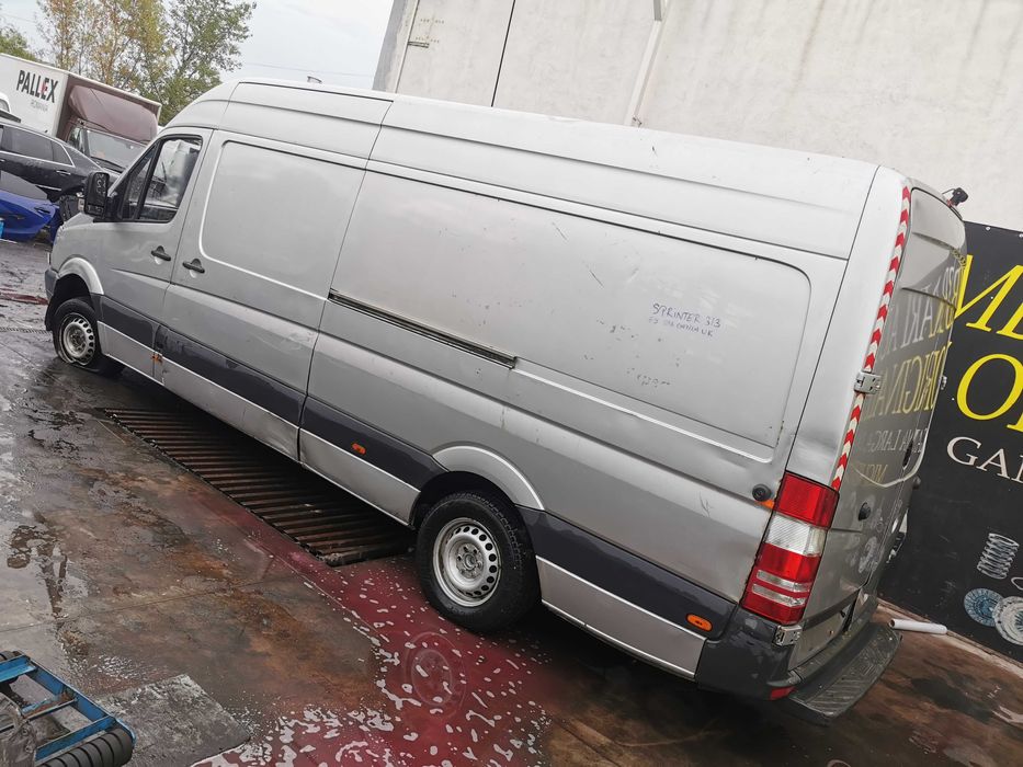 Dezmembrez Mercedes Sprinter 313 w906 2.2 euro 5 OM651 Usi/Capota/Far