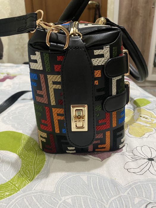 Продам женскую сумку