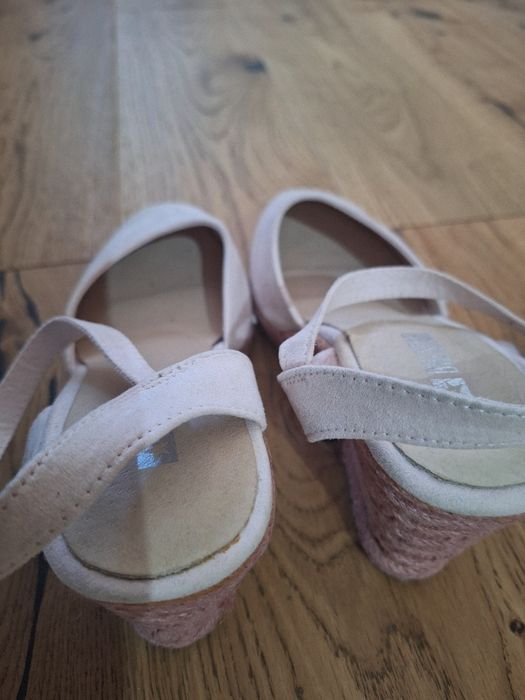 Vând sandale wedge alb cu roz 38