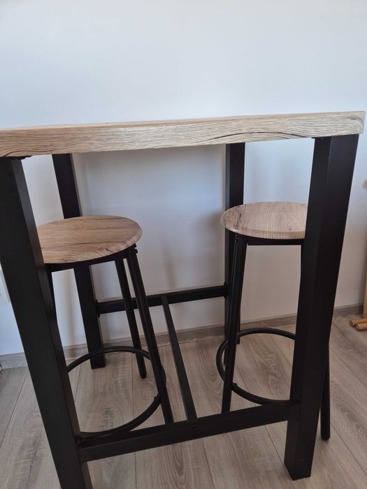 Masa stil bar cu scaune