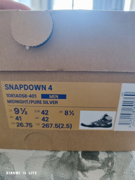 Продавам Борцовки Asics