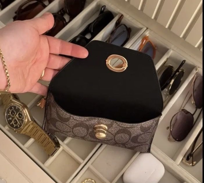 Красивый чехол для очков