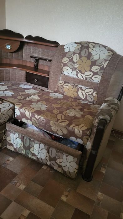 Срочно продам диван с креслом