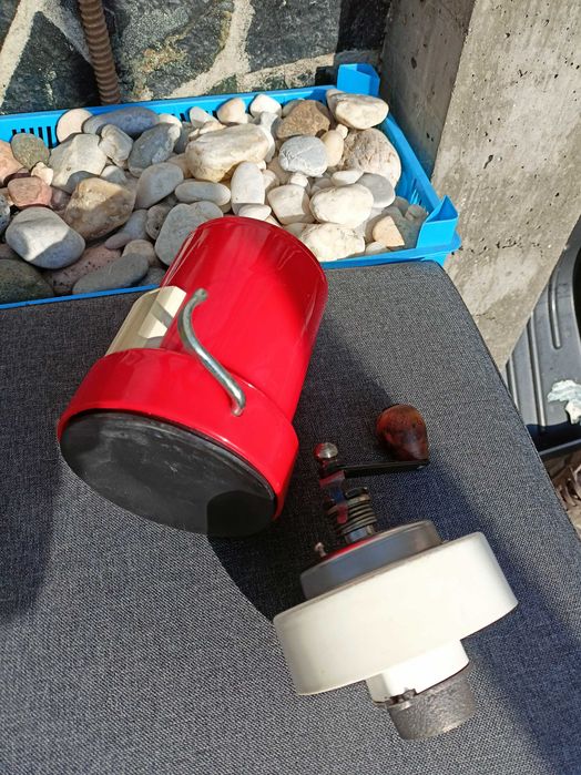 Мелничка с вендуза за закрепване