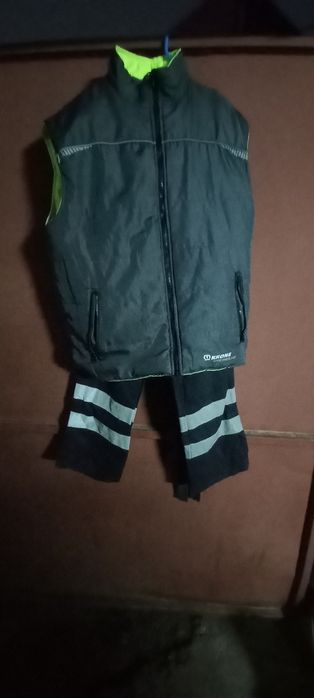 Vestă și pantaloni