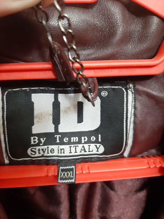 Trenci de piele.