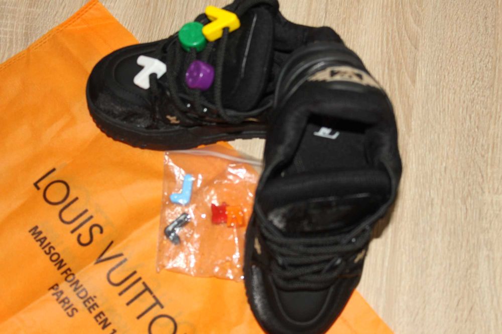 LV Negru Model 2026