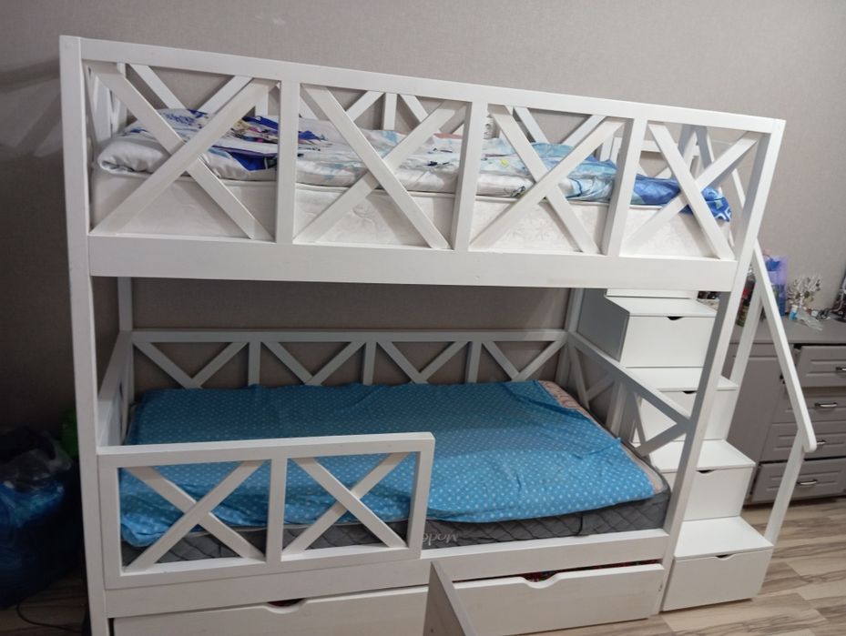 Продам 3 ярусную кровать