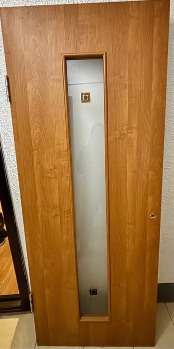 Продам межкомнатные двери с навесами