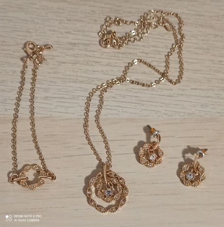 corruption Miss Alienation De La Avon - Seturi de bijuterii în Bucuresti - OLX.ro