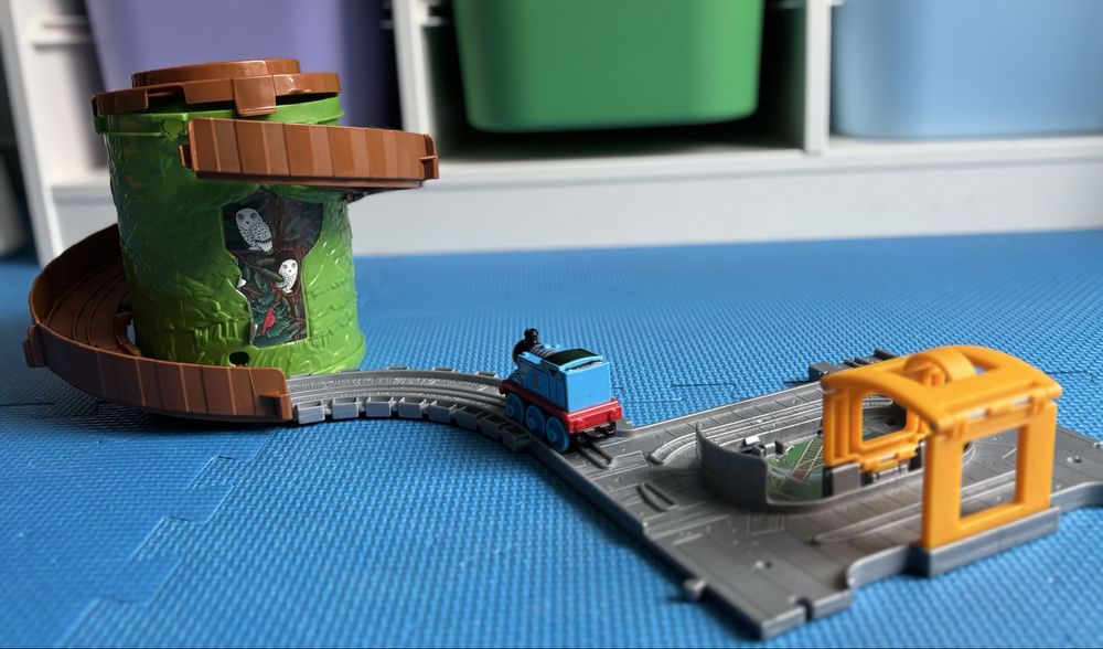 2 seturi cu sine din colectia Thomas & Friends + locomotiva Thomas