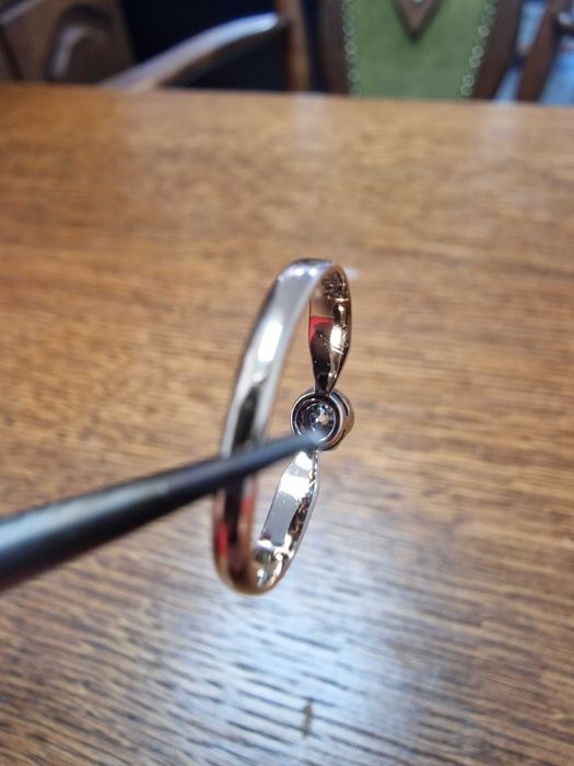 Дамски Златен Пръстен с ДИАМАНТ - Заложна къща Галерия 65