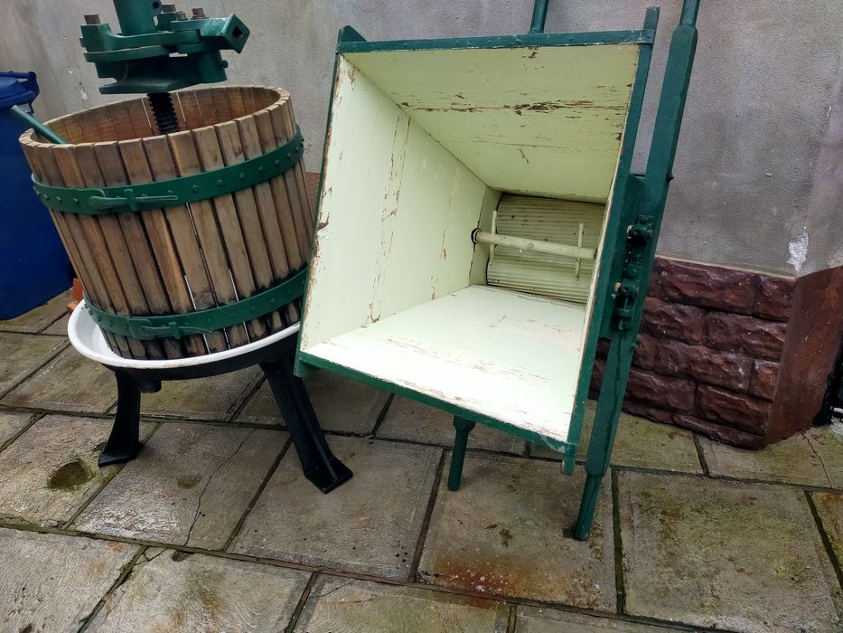 Teasc și zdrobitor struguri