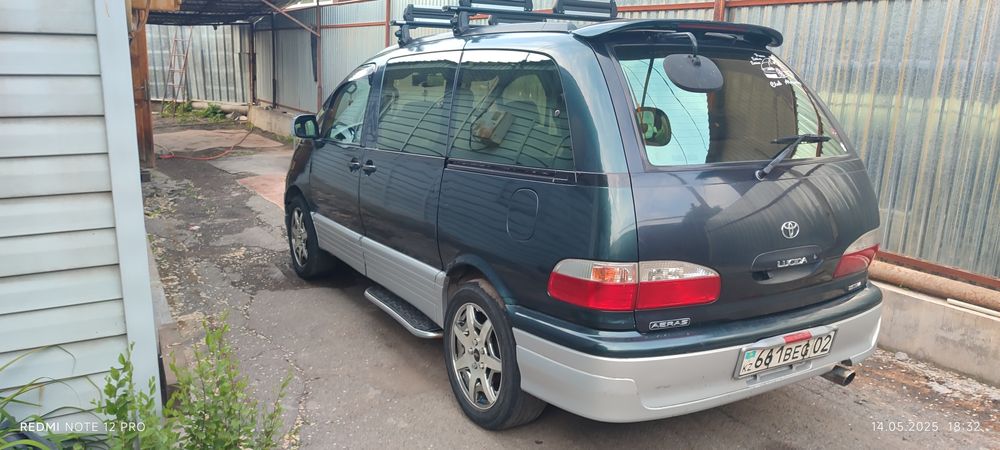 Тойота Эстима Люсида