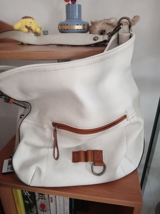 Две дамски чанти бяла и бежава