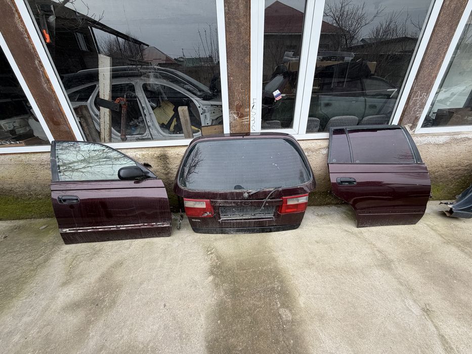 Тайота карина е багаж есик