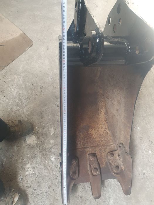 Кофа за комбиниран багер 40см. От Камацу малко употребявана.