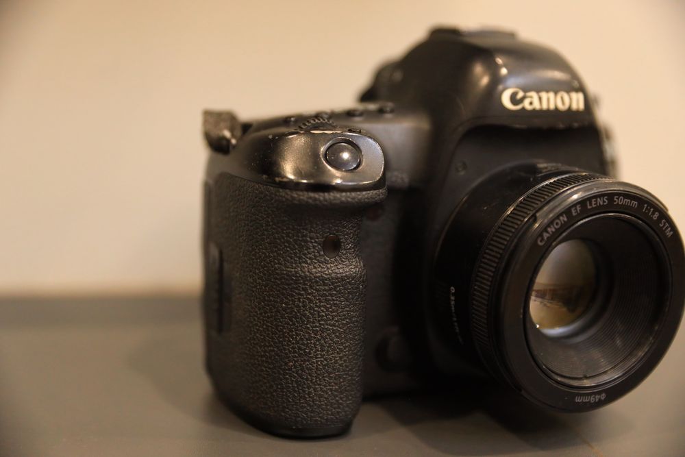 Canon 5D Mark IV (4)