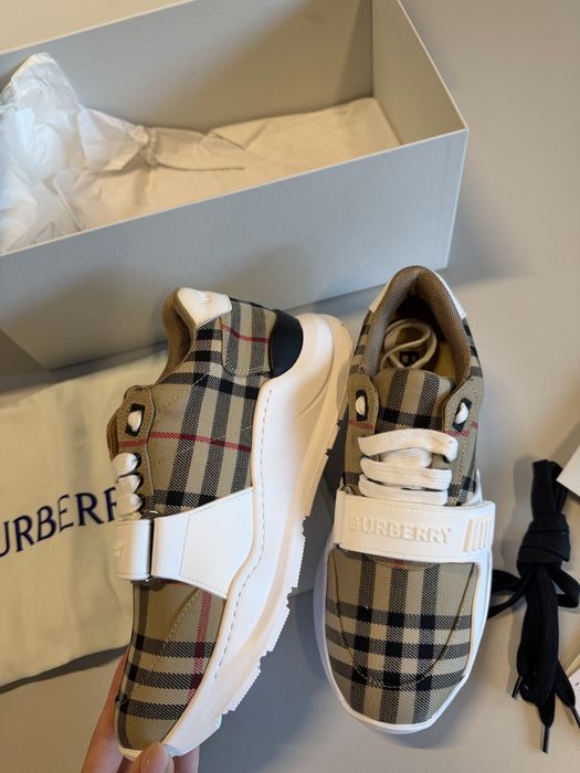 Бърбъри/ Burberry обувки