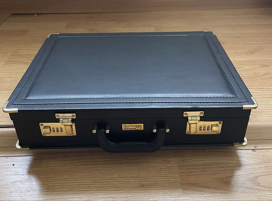 Geanta/servieta/diplomat din piele cu cifru negru