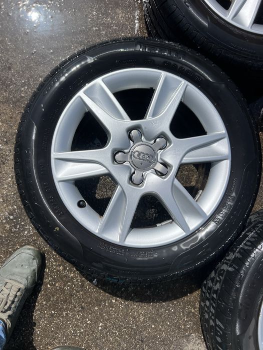 AUDI джанти 16” с летни гуми Pirelli DOT23.