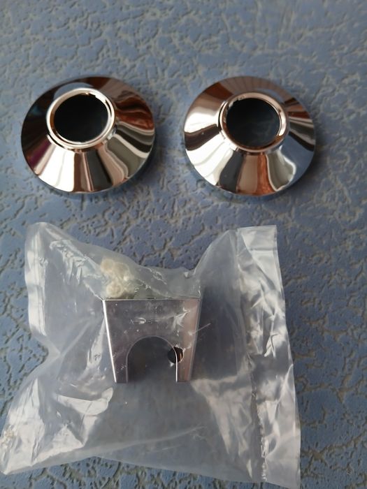 Держатель для душа и чашечки.