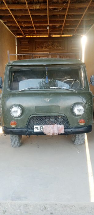 UVaz mashinasi sotiladi