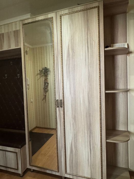 Продается шкаф в прихожую