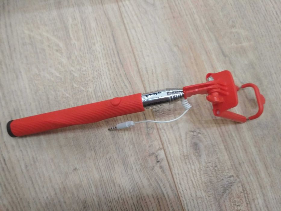 Selfie stick Soffany за мобилен смарт телефон селфи стик с аудио жак, метален корпус