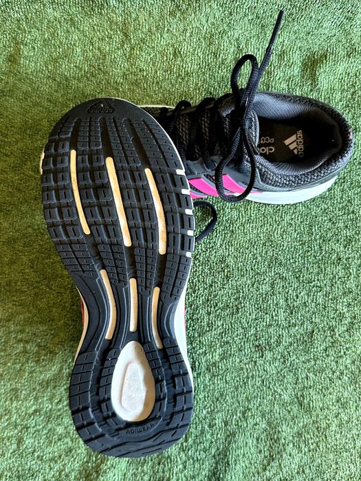 Adidas маратонки номер 35.5 сиво и розово