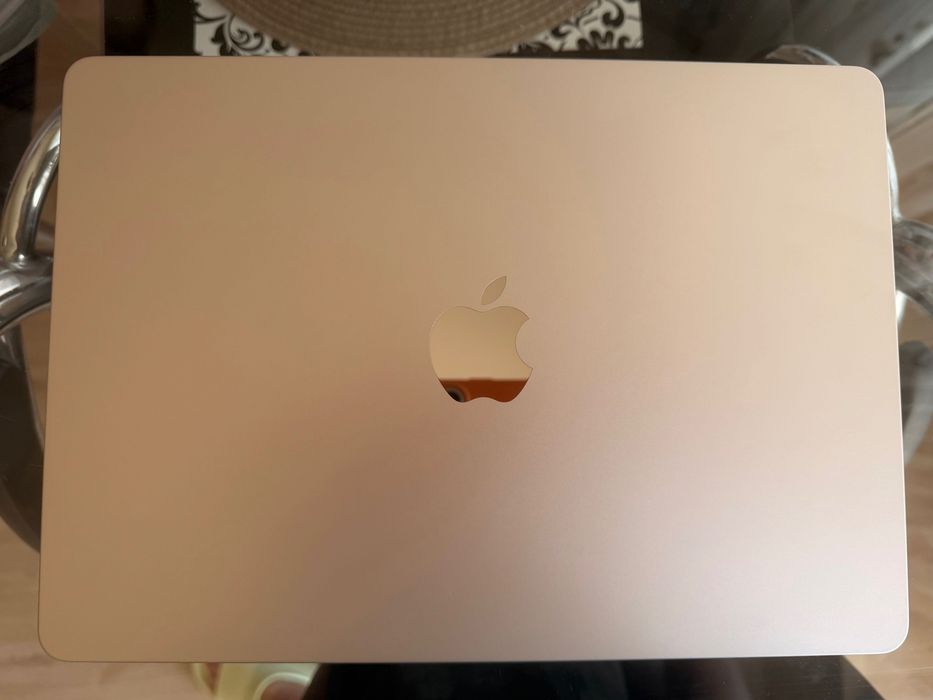 MacBook Air M2 13.6” / 16GB / 256GB / Гаранция / Като нов