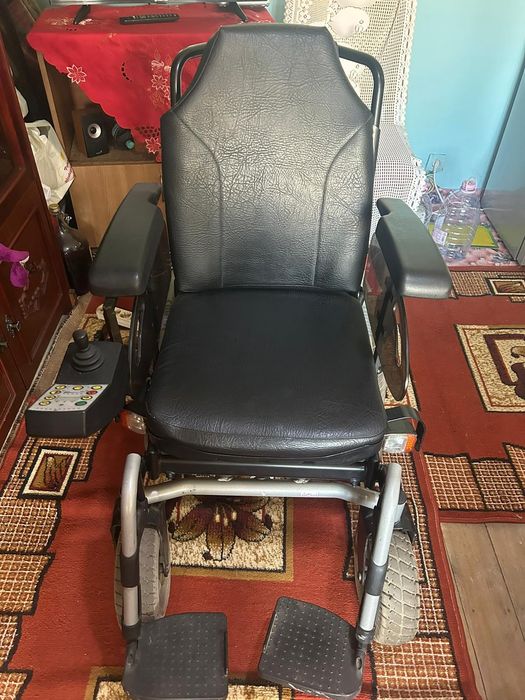 Carucior electric pt persoane cu dizabilitati